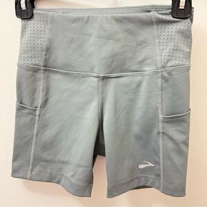 BROOKS Women's Method 8in Short Tights Gray Women's Athletic Shorts size small